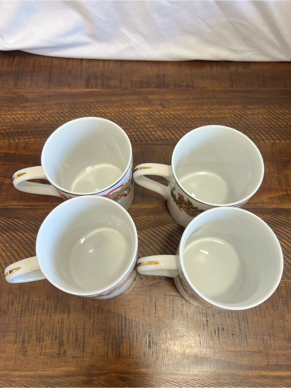 Andrea by Sadek Christmas Garland Holly Berries Gild Rim 4 8oz Coffee Mugs